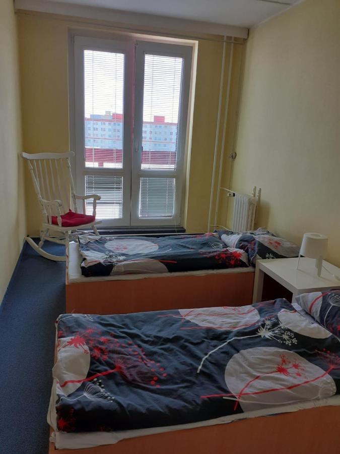 Hostel Km House Cerny Most Prag Exterior foto