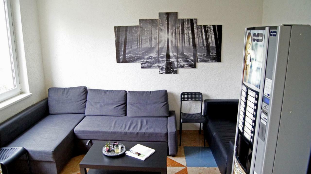 Hostel Km House Cerny Most Prag Exterior foto