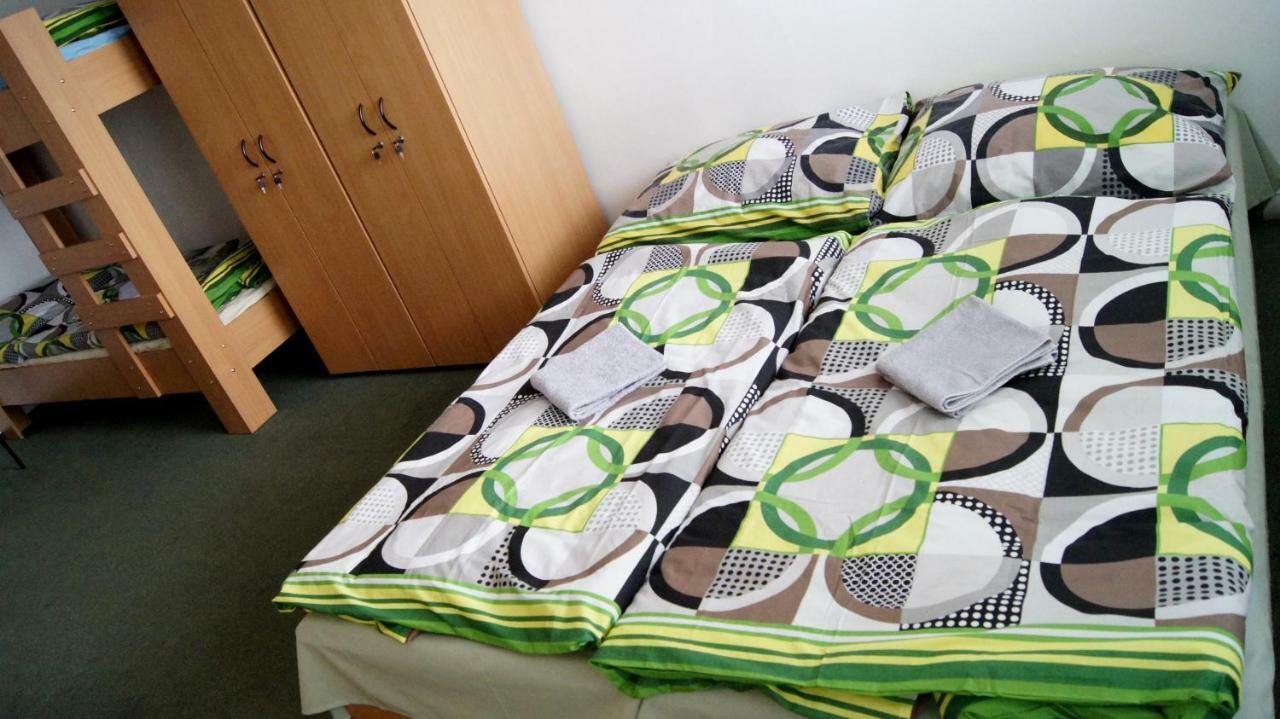 Hostel Km House Cerny Most Prag Exterior foto