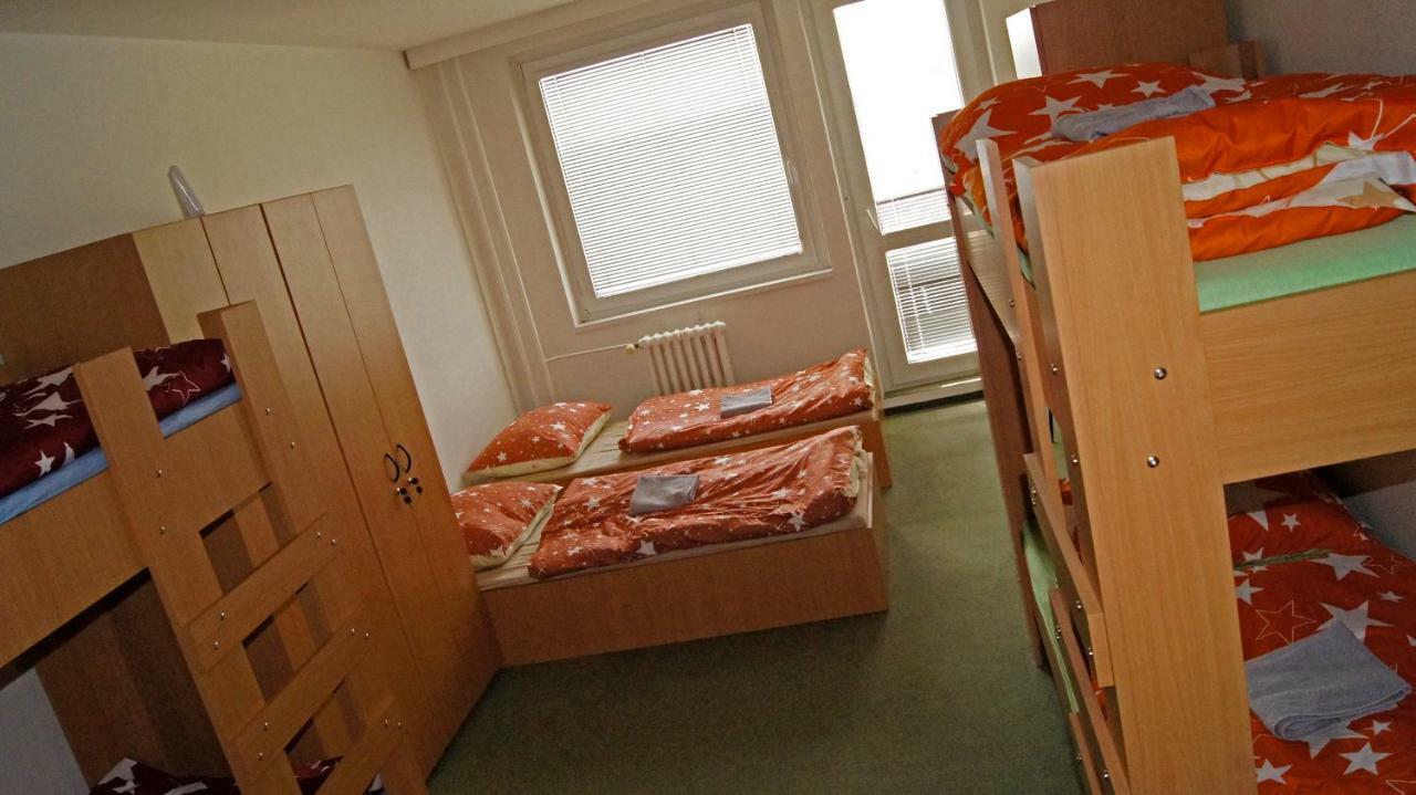 Hostel Km House Cerny Most Prag Exterior foto