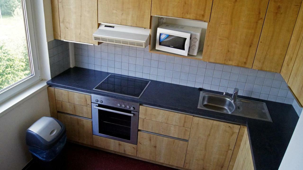 Hostel Km House Cerny Most Prag Exterior foto